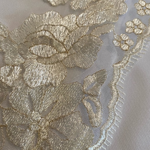 Brides & Hairpins Florentine 108” cathedral Veil main image 11